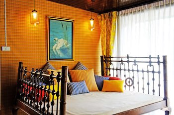 Zantiis Ndol Villas