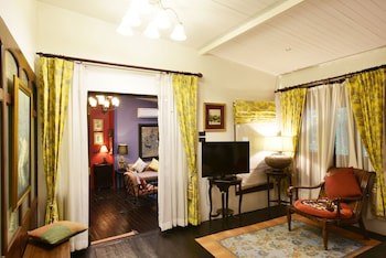 Zantiis Ndol Villas