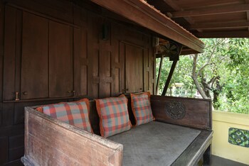 Zantiis Ndol Villas