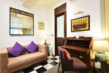 Zantiis Ndol Villas