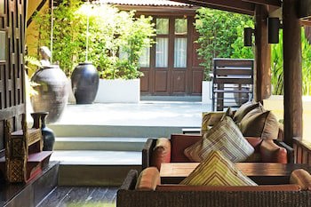 Zantiis Ndol Villas