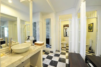 Zantiis Ndol Villas