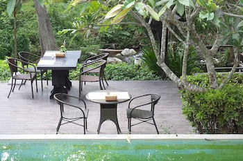 Zantiis Ndol Villas