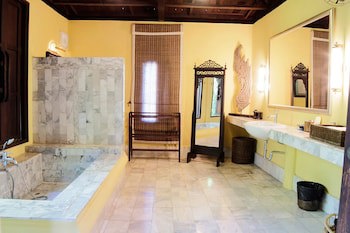 Zantiis Ndol Villas