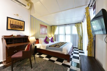 Zantiis Ndol Villas