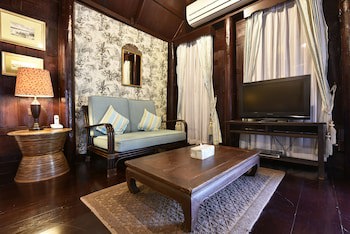 Zantiis Ndol Villas