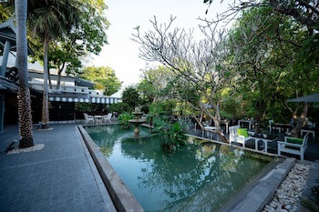 Zantiis Ndol Villas