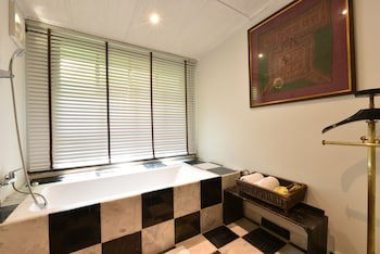 Zantiis Ndol Villas