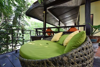 Zantiis Ndol Villas