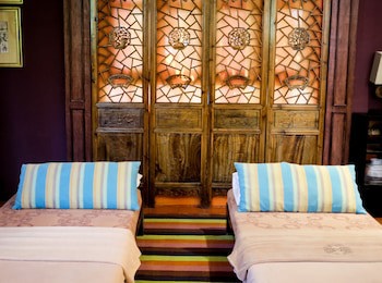 Zantiis Ndol Villas