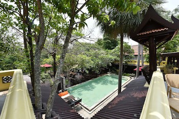 Zantiis Ndol Villas