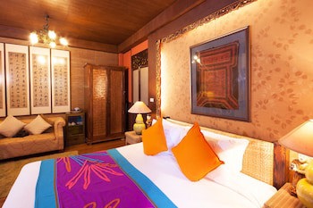 Zantiis Ndol Villas