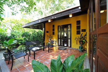 Zantiis Ndol Villas