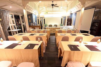 Zantiis Ndol Villas