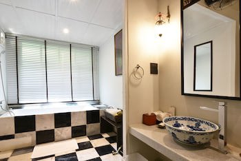 Zantiis Ndol Villas