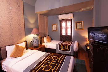 Zantiis Ndol Villas