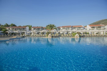 Golden Coast Hotel & Bungalows - All Inclusive