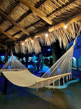 Laos Mar Hotel & Suites
