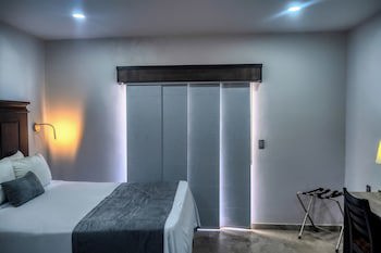 Laos Mar Hotel & Suites