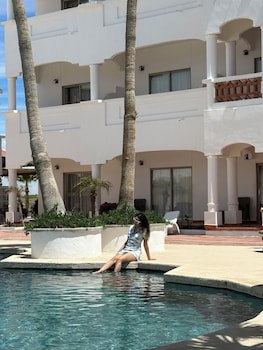 Laos Mar Hotel & Suites