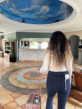 Laos Mar Hotel & Suites