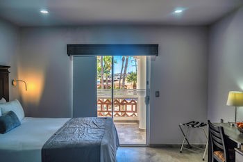 Laos Mar Hotel & Suites