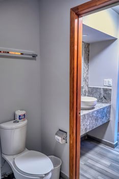 Laos Mar Hotel & Suites