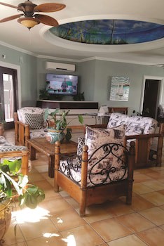 Laos Mar Hotel & Suites