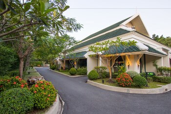 Kalanan Riverside Resort