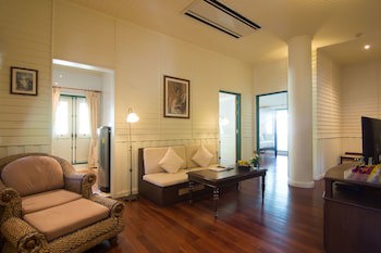 Kalanan Riverside Resort