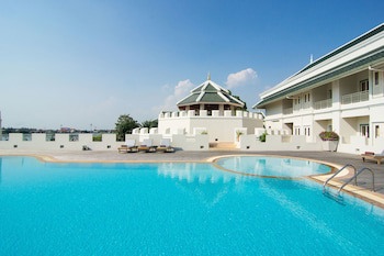 Kalanan Riverside Resort