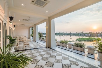 Kalanan Riverside Resort
