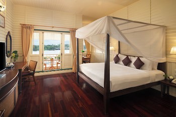 Kalanan Riverside Resort