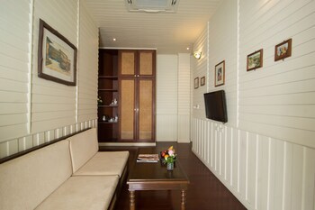 Kalanan Riverside Resort