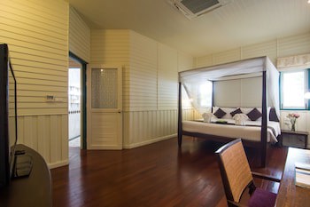 Kalanan Riverside Resort
