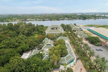 Kalanan Riverside Resort