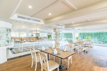 Kalanan Riverside Resort