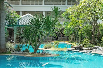 Kalanan Riverside Resort
