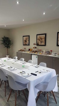 Dunton Guest House