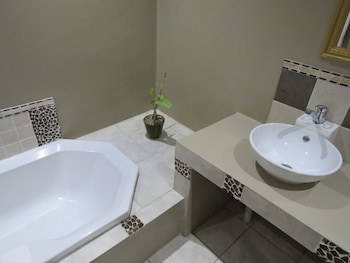 Dunton Guest House