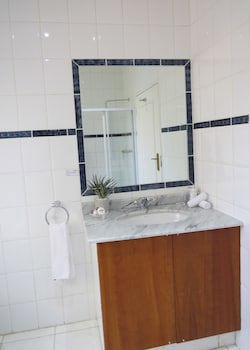 Dunton Guest House