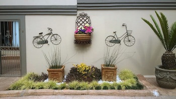Dunton Guest House