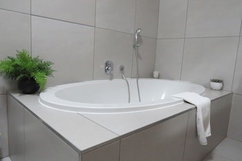 Dunton Guest House