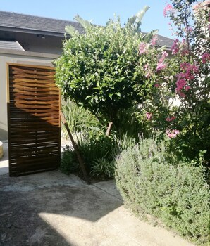 Dunton Guest House