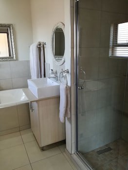 Dunton Guest House