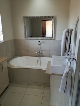 Dunton Guest House