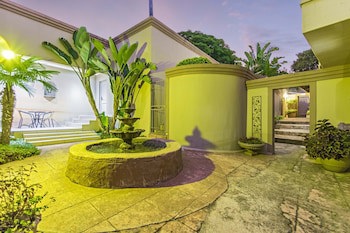 Dunton Guest House