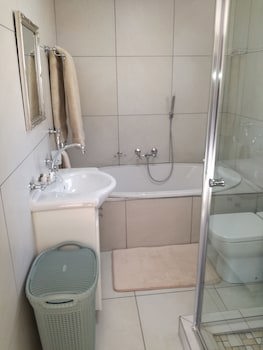 Dunton Guest House