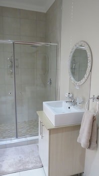 Dunton Guest House