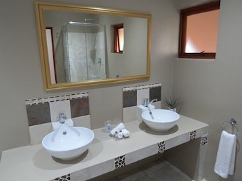 Dunton Guest House